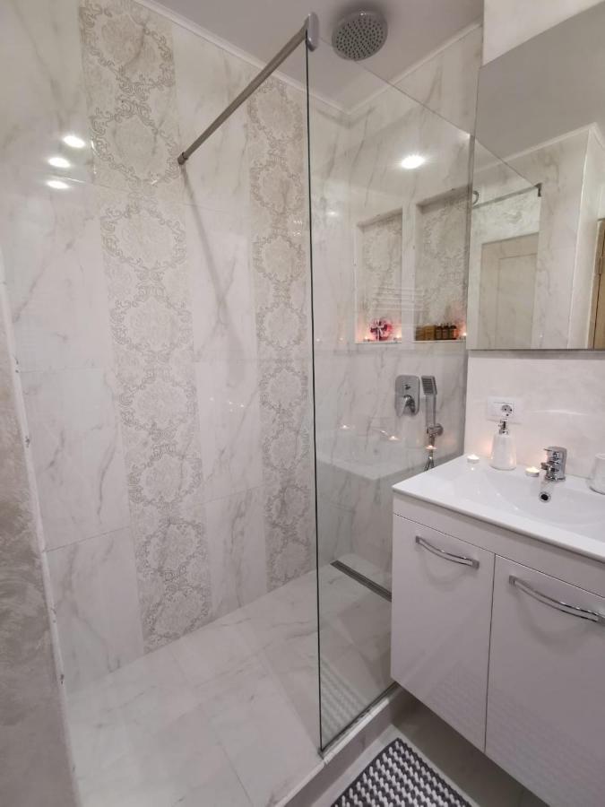 Apartament Gold Luxury Appartement Tîrgu Ocna Buitenkant foto